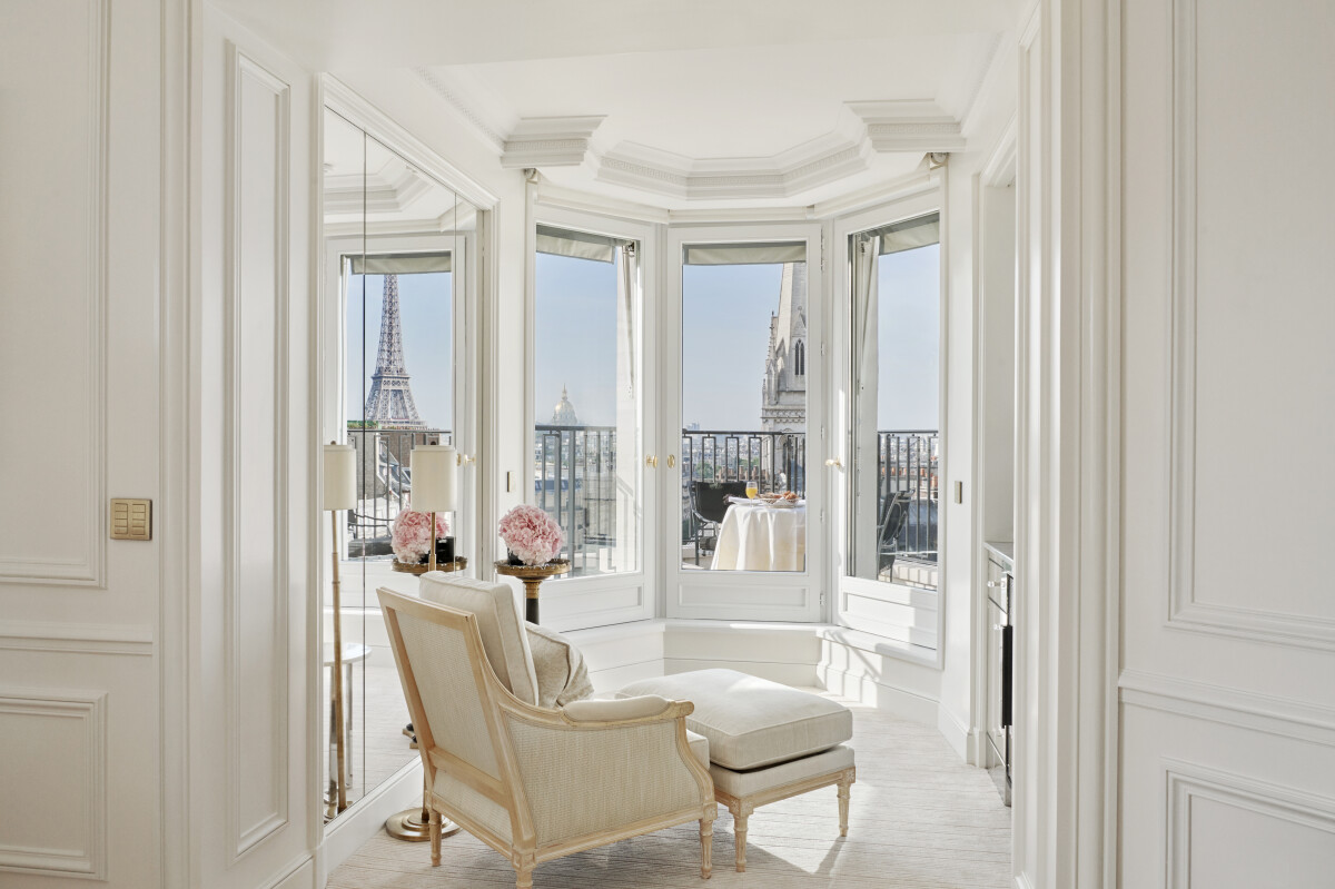 four-seasons-hotel-george-v-paris-eiffel-tower-suite-at-ambroise-tezenas-1