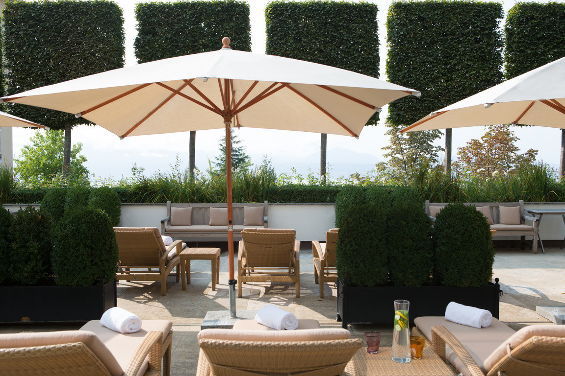 lausanne-palace-u9a0388-terrasse-piscine6-retouchee-gregoire-gardette-resized