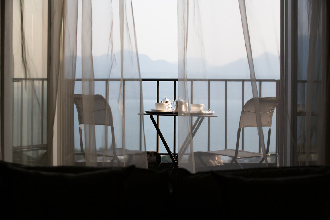 lausanne-palace-u9a1251-vue-balcon-606-suite-lac-resized