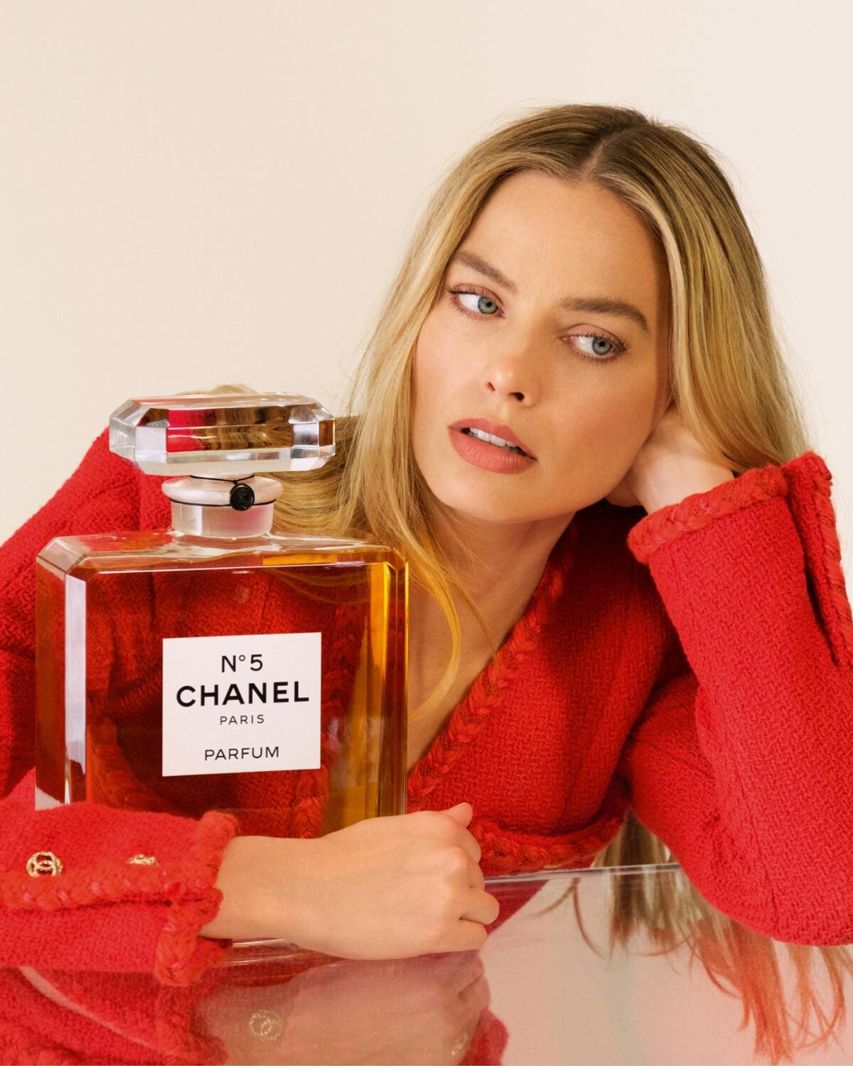 news-main-chanel-presente-son-nouveau-film-pour-le-parfum-n5-avec-margot-robbie.1729859544.jpg