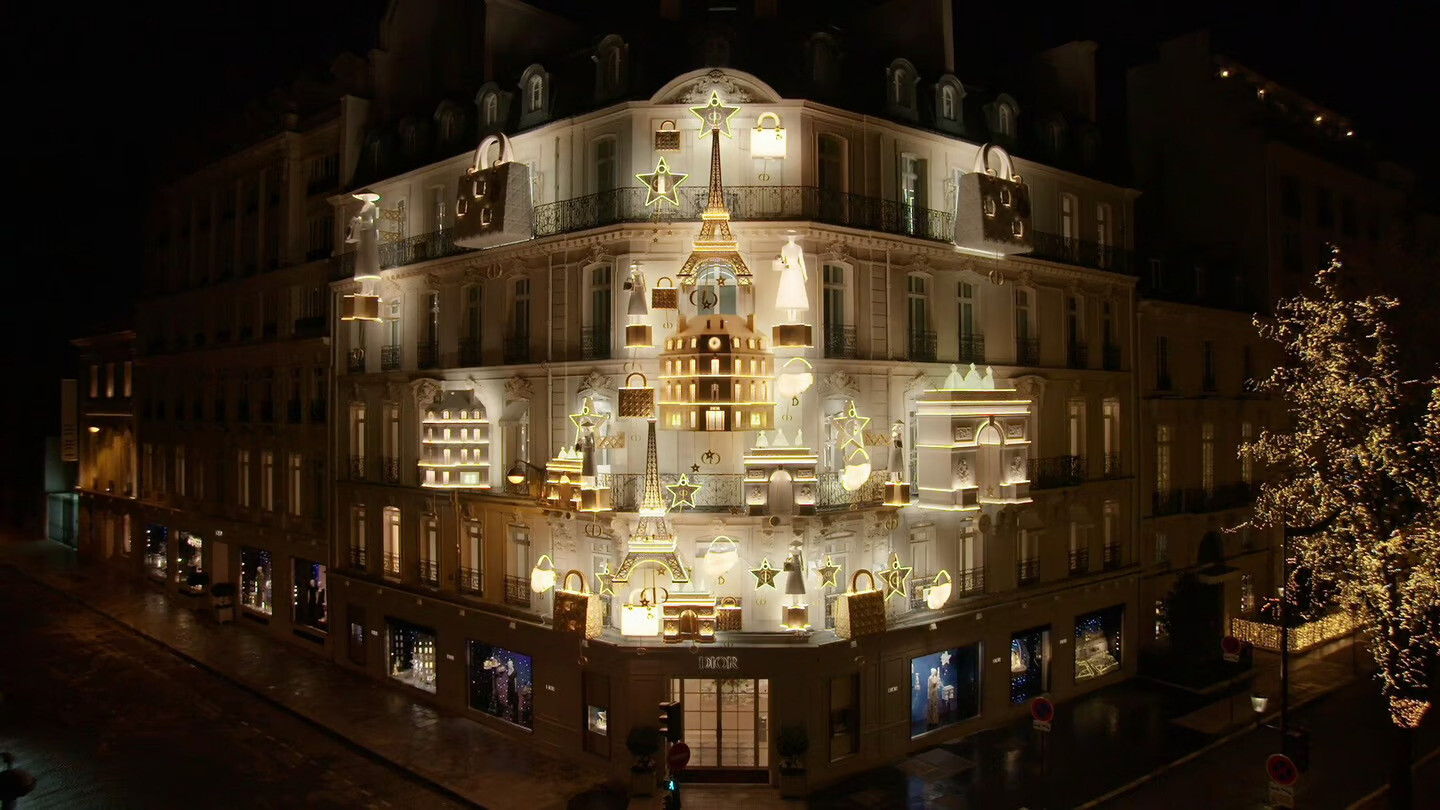 news-main-lenchantement-de-noel-au-coeur-de-lunivers-dior-au-30-montaigne.1734076807.jpeg