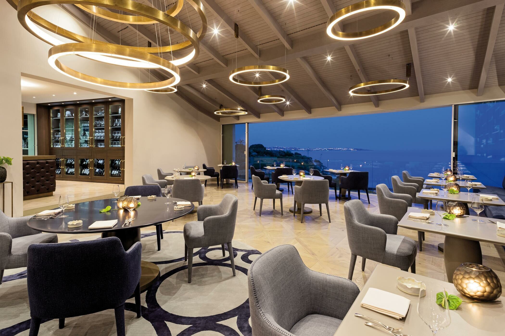 Waiters/Waitresses (m/f)